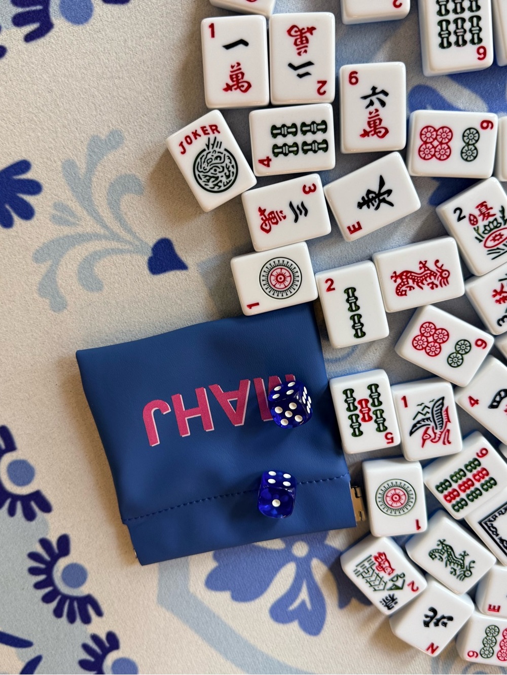 American Mahjong Set. Excellent condition.Dice, Dice pouch & Tile Bag included - Picture 6 of 15